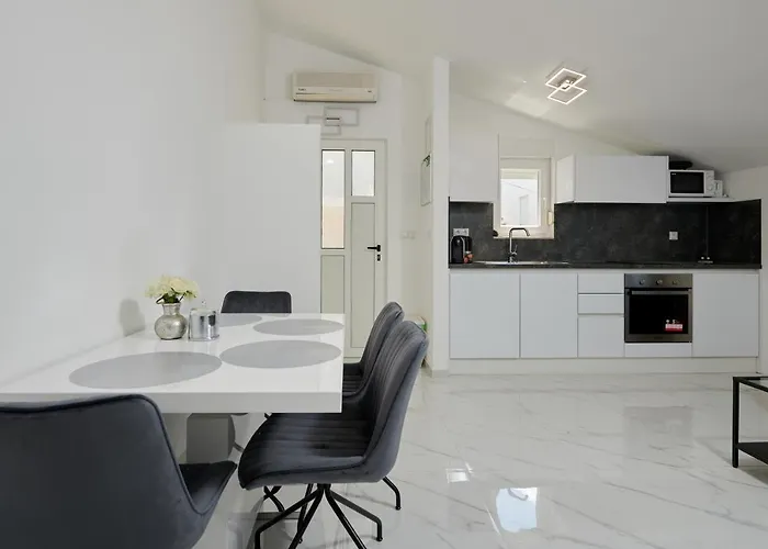 Fratelli 公寓 特罗吉尔